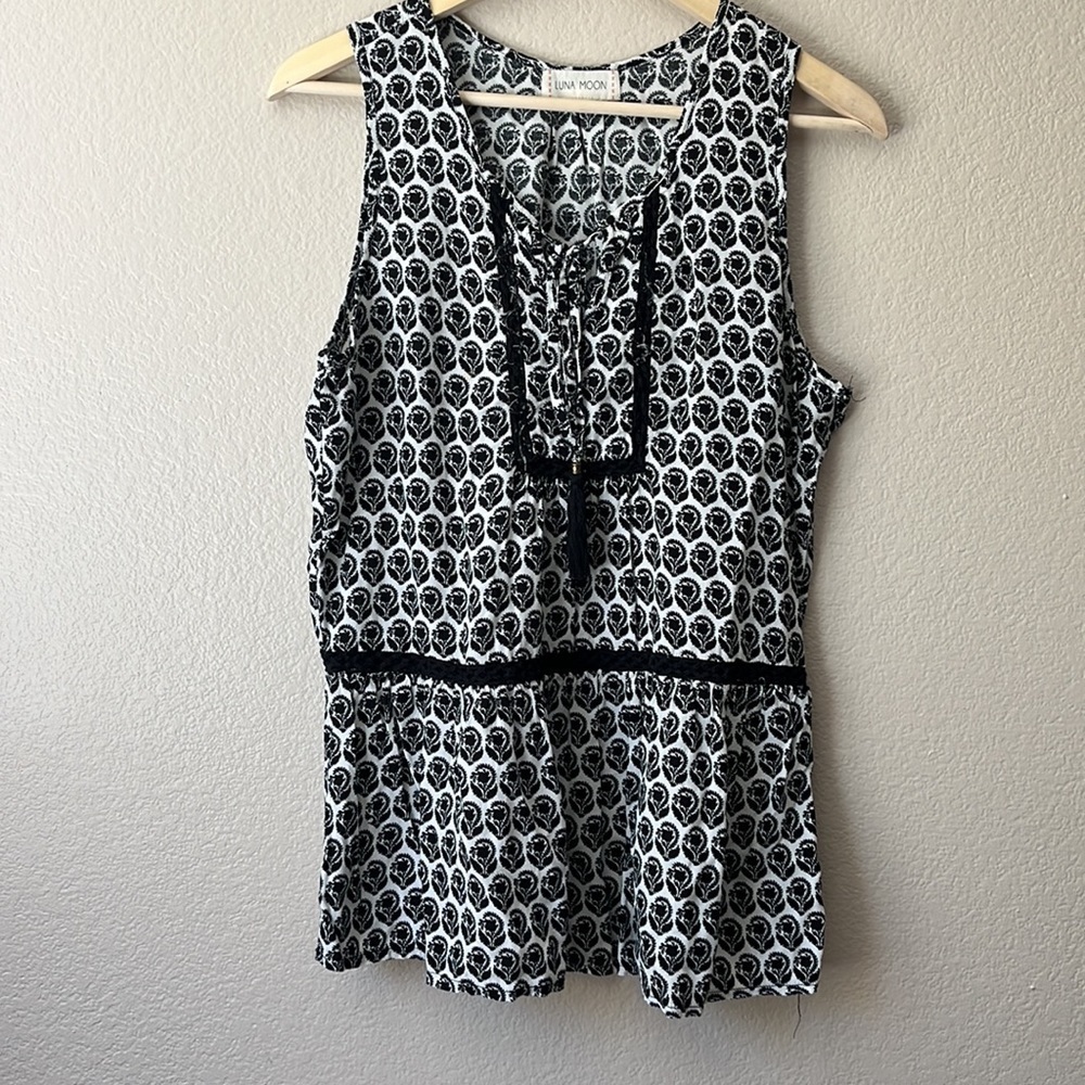 Luna Moon Peplum Tank Top Floral Black and White Size Medium Large - Picture 3 of 13
